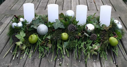 Zelf een adventskrans maken. leer bloemschikken stap voor stap