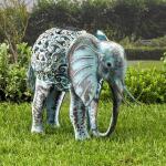 Olifant met verlichting op zonne-energie